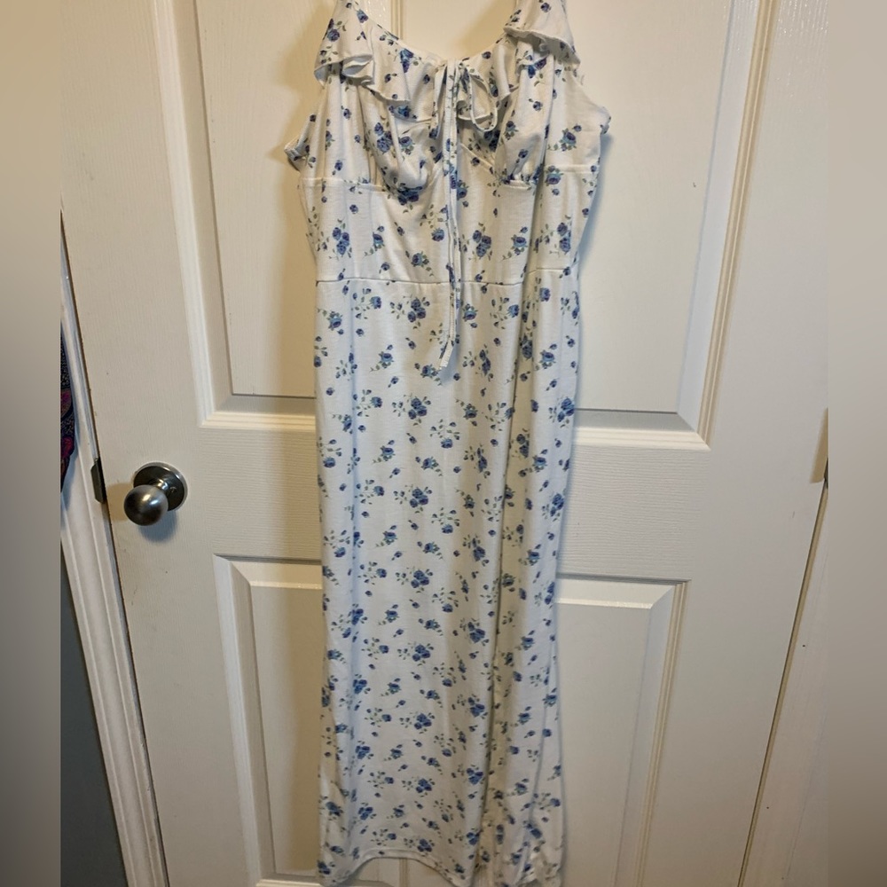 ❌SOLD❌ NWT SHEIN Blue and White Floral Maxi Dress 0X